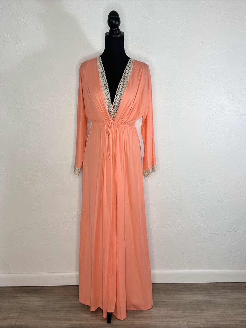 Vintage 1970s vanity fair nightgown and robe